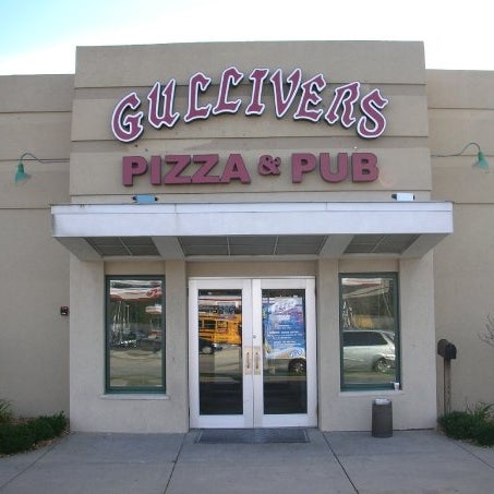 Photo taken at Gulliver&#39;s Pizza &amp; Pub by Gulliver&#39;s Pizza &amp; Pub on 9/16/2013