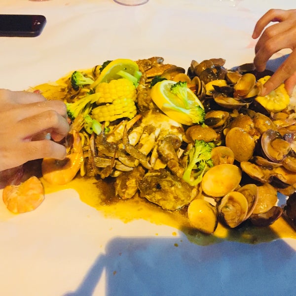 Sue Tuya Shell Out Seksyen U4
