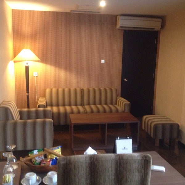 Hotel Istana Jl Kh Agus Salim