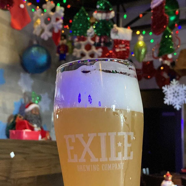 Foto tirada no(a) Exile Brewing Co. por Darren B. em 12/4/2021