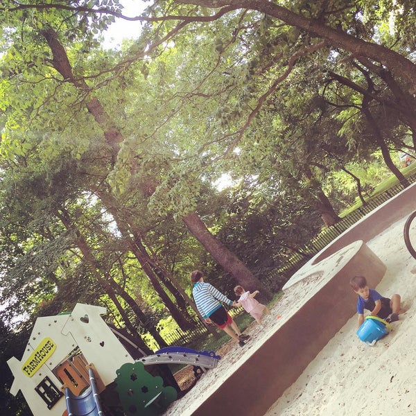 7/16/2015 tarihinde Angelica B.ziyaretçi tarafından Bluemont Park'de çekilen fotoğraf