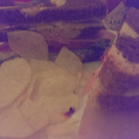 El sándwich teatral de manzana, jamón, queso parmesano y pan artesanal