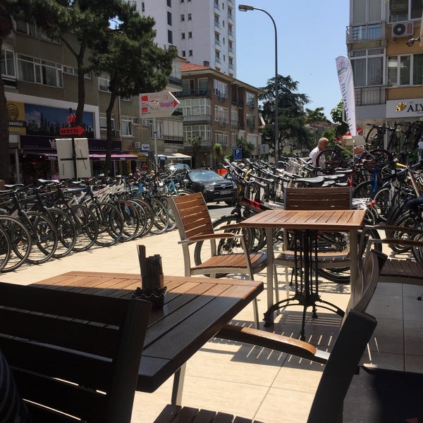 Das Foto wurde bei Bisiklet Evim Bike &amp; Cafe von Orcun Y. am 6/13/2015 aufgenommen