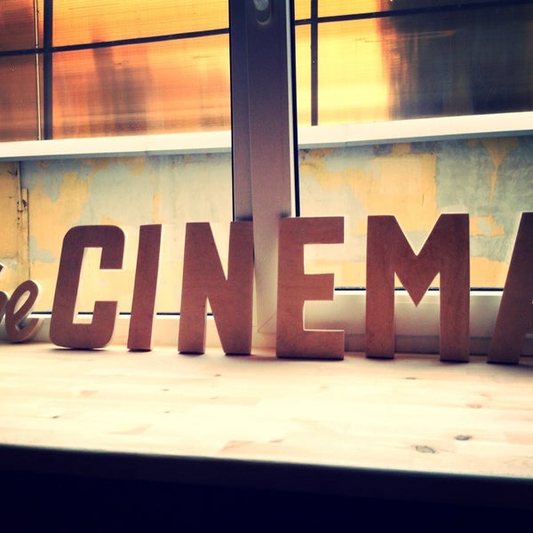 Foto tirada no(a) The Cinema por Madlena K. em 10/10/2013