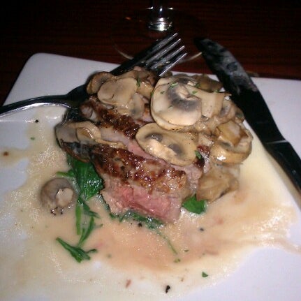 Photo taken at Sullivan&#39;s Steak House by Lindsey H. on 9/26/2012