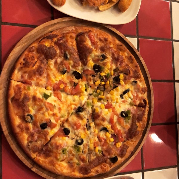 Foto scattata a Tad Pizza &amp; Burger da Şuranur A. il 2/6/2019