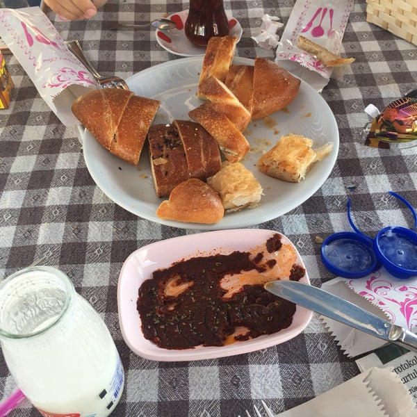 Foto tirada no(a) Deniz Kızı Coffee &amp; Fast Food por ilker G. em 7/24/2017
