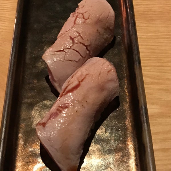 Foto diambil di Sushi Azabu oleh Tash C. pada 6/14/2017