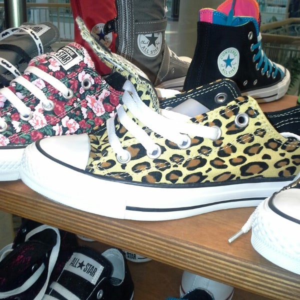 Saw these shoes today! Love em! (Chuck Taylors)