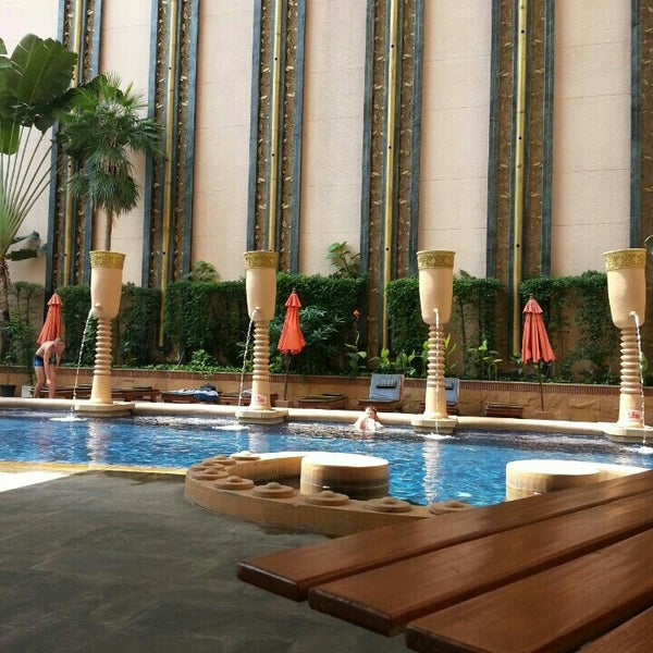 Multi Grand Pharaon Hotel бассейн