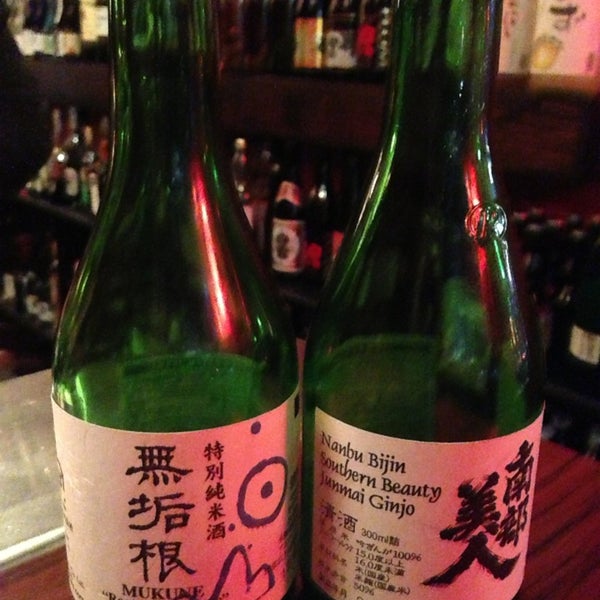 Foto tirada no(a) Nihonshu Sake Bar por Andre B. em 1/29/2013