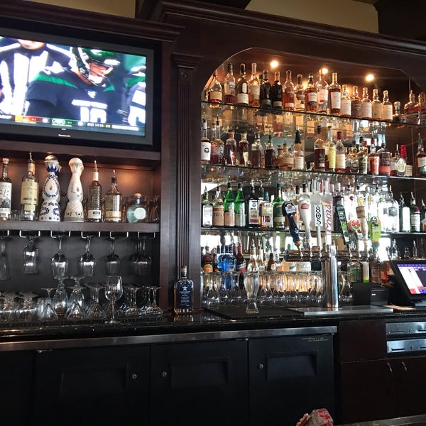 Das Foto wurde bei The Heights Restaurant &amp; Bar von Ben L. am 9/17/2019 aufgenommen