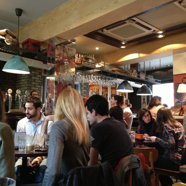 Foto scattata a 9Βήτα Home Bar da Κωνσταντινα il 3/31/2013