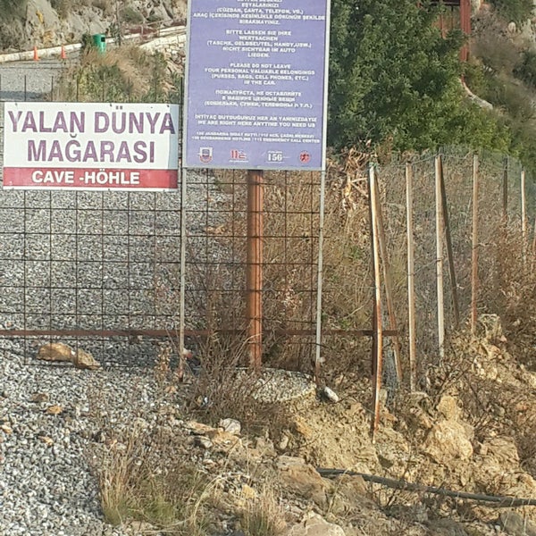 Das Foto wurde bei Yalan Dünya Mağarası von Deniz 🚘 am 2/21/2017 aufgenommen