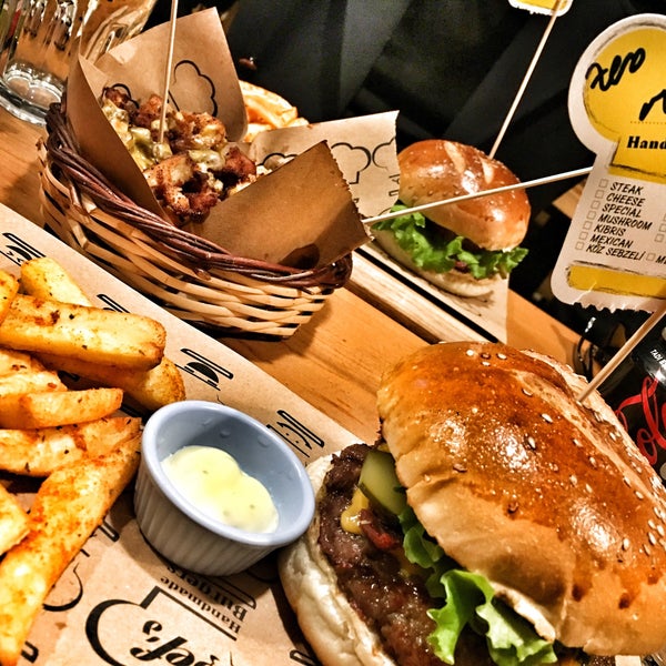 Foto scattata a Şef&#39;s Burger da Efe C. il 2/11/2017