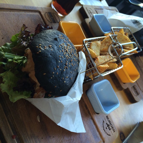 Foto tirada no(a) Burger Sound Grill Steaks por Efe C. em 7/21/2015
