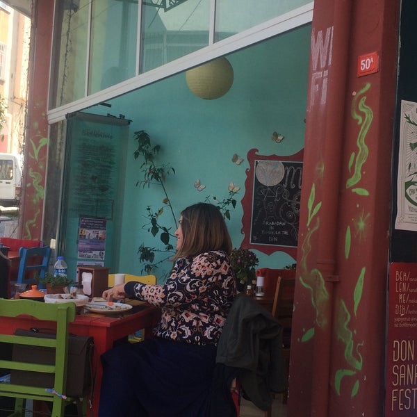 4/13/2016 tarihinde Emine B.ziyaretçi tarafından Mahatma Cafe'de çekilen fotoğraf