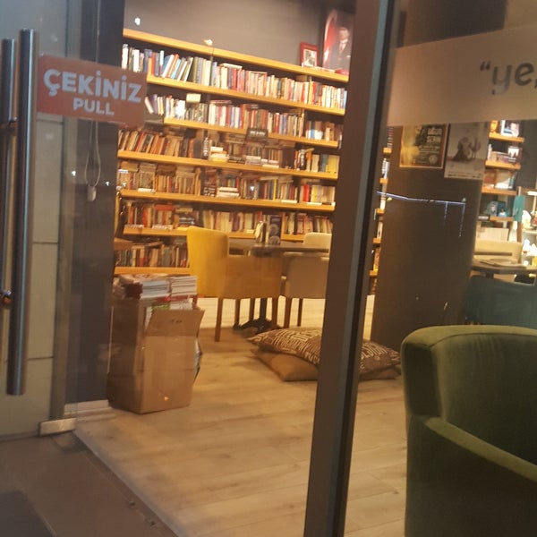 10/2/2017 tarihinde Tanla S.ziyaretçi tarafından Serin Kültür Kitap &amp; Kafe'de çekilen fotoğraf