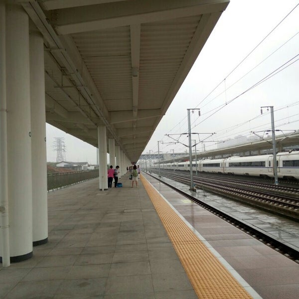 photo taken at 诸暨站 by ruohai on 6/22/2015