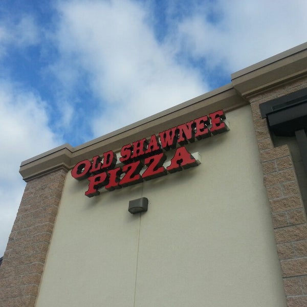 Foto scattata a Old Shawnee Pizza da OSP (Old Shawnee Pizza) il 10/16/2013