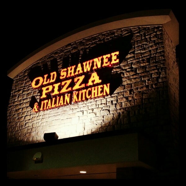 Foto scattata a Old Shawnee Pizza da OSP (Old Shawnee Pizza) il 12/18/2012
