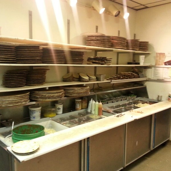 Foto diambil di Old Shawnee Pizza &amp; Italian Kitchen oleh OSP (Old Shawnee Pizza) pada 12/27/2013