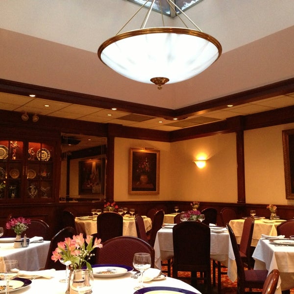 Foto tomada en Toledo Restaurant  por Jill X. el 2/9/2013