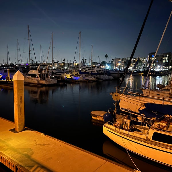 Foto diambil di Marina del Rey Harbor oleh David Z. pada 1/9/2022