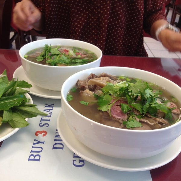 Photo taken at Pho Cong Ly by Patrick T. on 9/27/2013