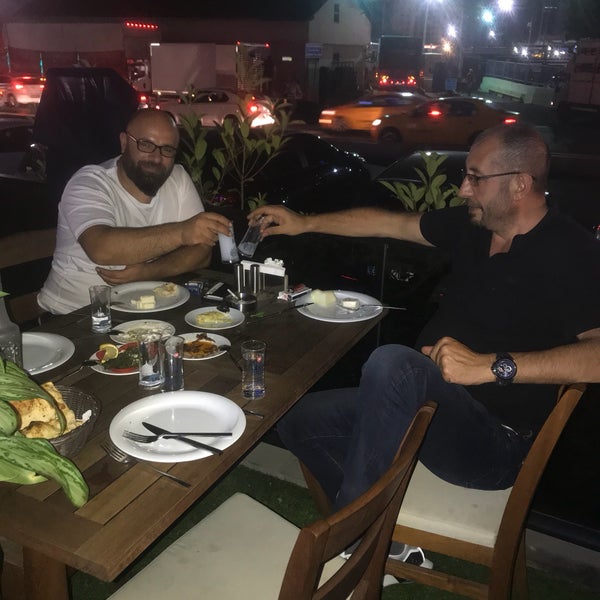 Снимок сделан в Çakıl Restaurant - Ataşehir пользователем Albatros 8/8/2018