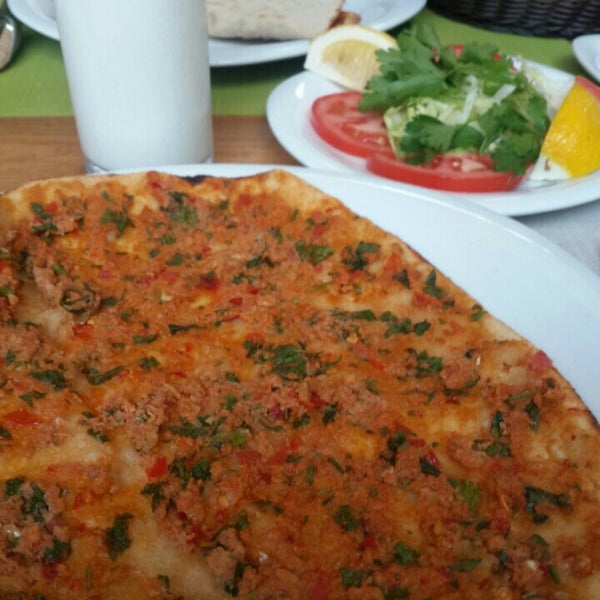 Das Foto wurde bei Mehmet Sait Restaurant von Aslı am 8/7/2015 aufgenommen