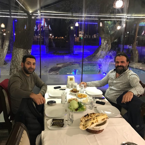 Das Foto wurde bei Ataköy Bahçem Restaurant von M. Ö. am 11/15/2017 aufgenommen