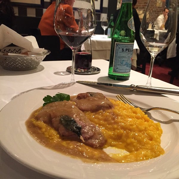 Photo taken at Restaurant Da Roberto by Les J. on 2/17/2015