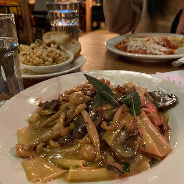 Nice outdoor setup, good for dates, good service. Our area was chilly but other tables had heat lamps. Pappardelle w/ wild mushroom special was great. They bring bread + bean dish to start. Cash only.