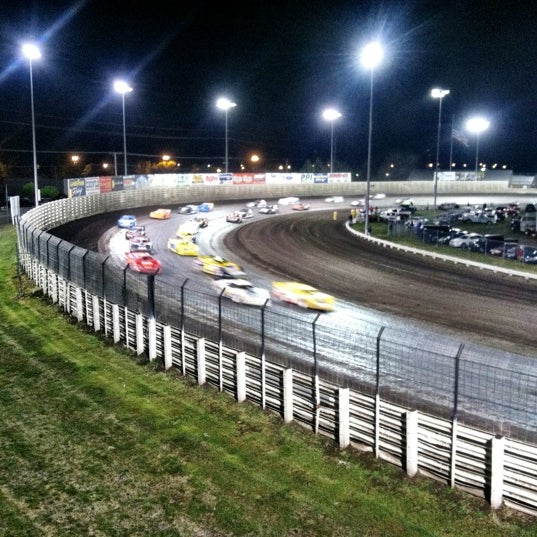 Foto diambil di Knoxville Raceway oleh Alex J. pada 9/29/2012