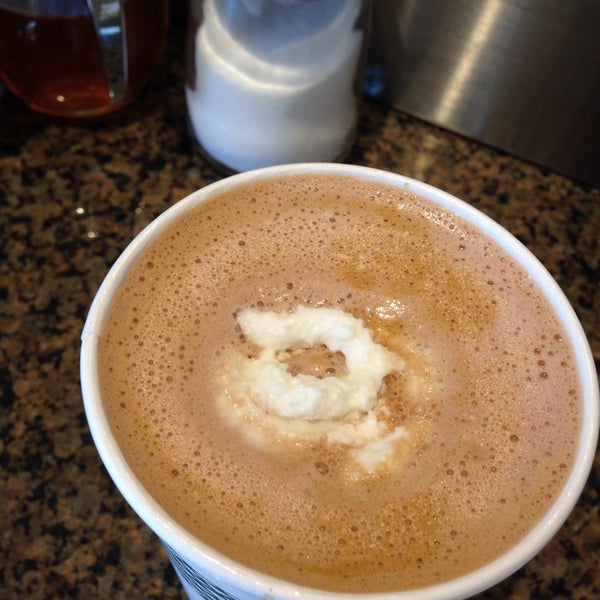 4/16/2014にRuby C.がPeet&#39;s Coffee &amp; Teaで撮った写真
