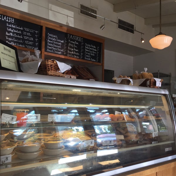 9/26/2017 tarihinde Ty C.ziyaretçi tarafından Mayfield Bakery &amp; Cafe'de çekilen fotoğraf