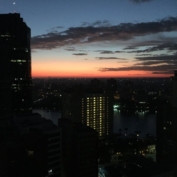 Great Hotel with perfects views of the Brisbane River. Sunrise is amazing from the 27th floor.