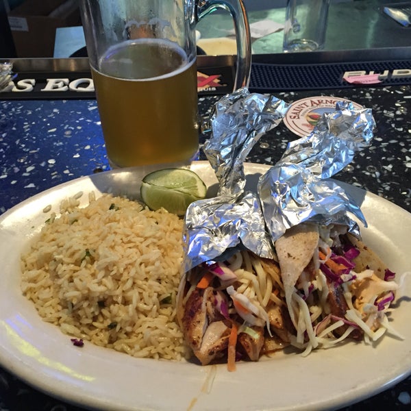 Fish Tacos and a cold Texas Beer right in Lake Houston. No better way to spend a Saturday night. ⭐️⭐️⭐️⭐️