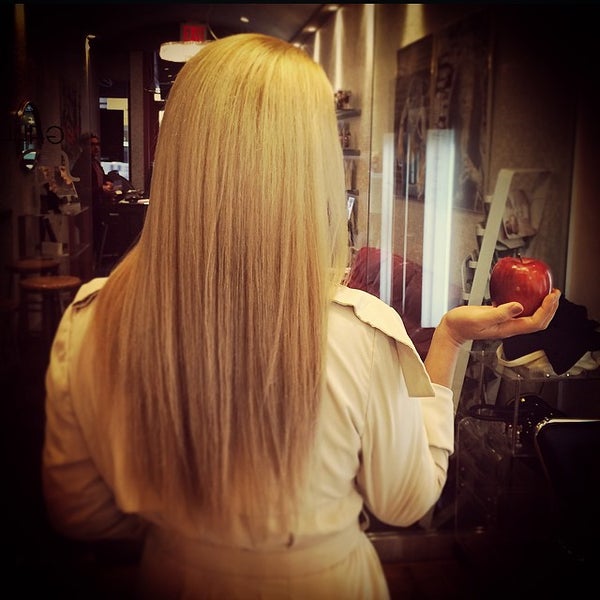 Foto tirada no(a) YGallery Hair Salon Soho por ko i. em 11/5/2014