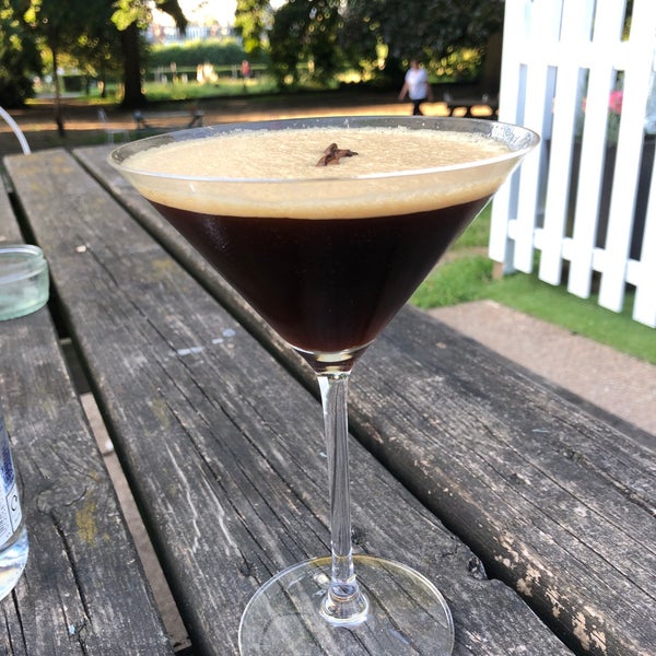 Pistachios In The Park London'da Kafe