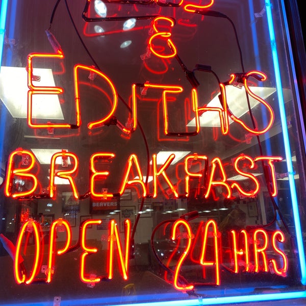 Photo taken at Bob &amp; Edith&#39;s Diner by Rico N. on 3/22/2021