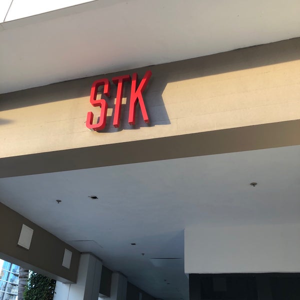 รูปภาพถ่ายที่ STK Steakhouse โดย Rico N. เมื่อ 9/15/2018