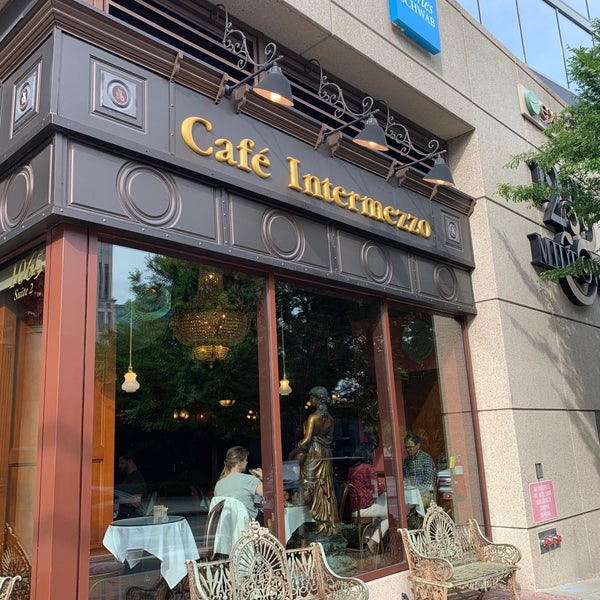 Foto tirada no(a) Café Intermezzo por Rico N. em 4/25/2019