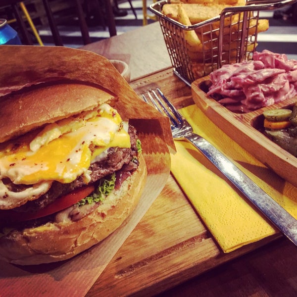 Foto scattata a So Big Burger da Kerem Ç. il 9/2/2016
