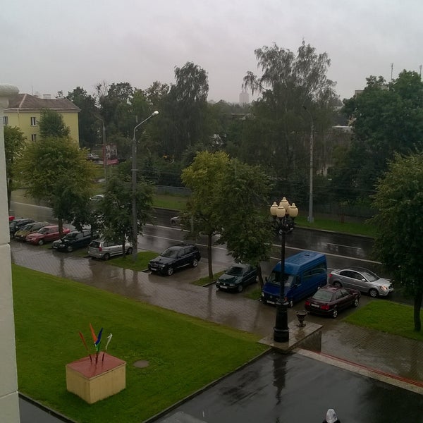 Дк железнодорожников могилев. Улица первомай возле дкж дом. Дк железнодорожников могилев. Дк железнодорожников тюмень. Дом культуры железнодорожников могилев зал.