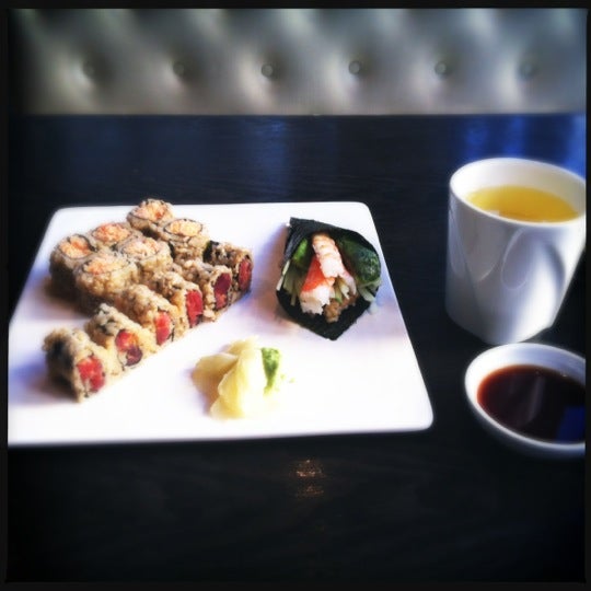 รูปภาพถ่ายที่ Kumo Sushi โดย feasting4thght เมื่อ 12/5/2012
