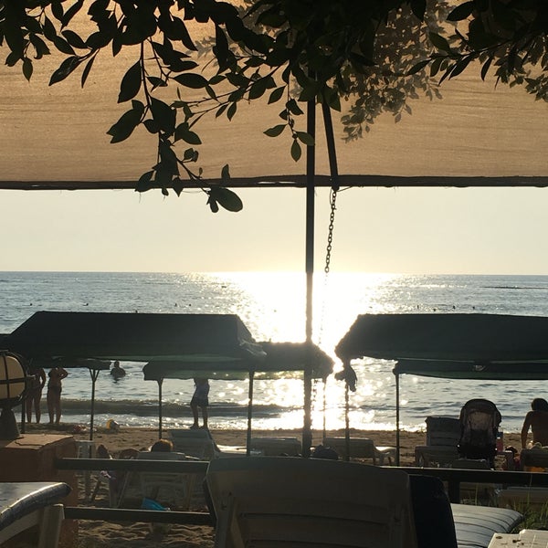รูปภาพถ่ายที่ Venessa Beach Hotel โดย Burcu A. เมื่อ 9/8/2018