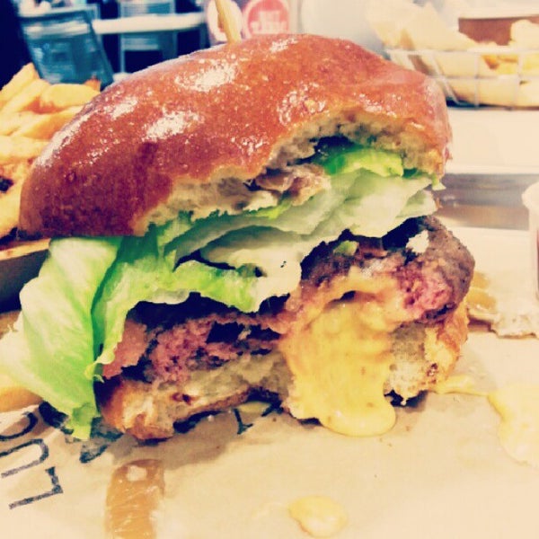 Photo taken at Juicy Lucy by Jean K. on 1/3/2013
