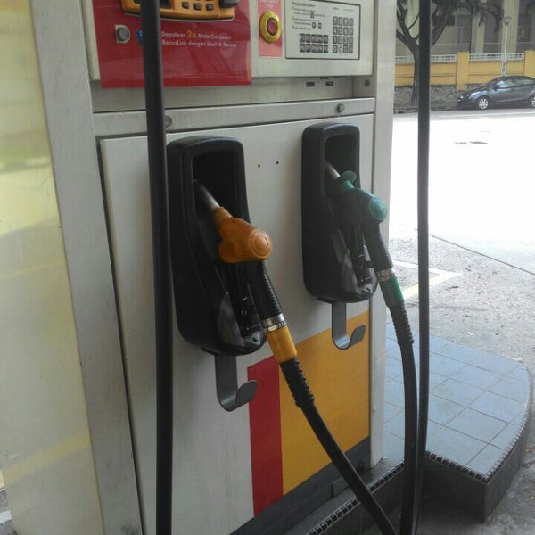 Снимок сделан в Shell Petrol Station пользователем Harry K. 5/11/2015